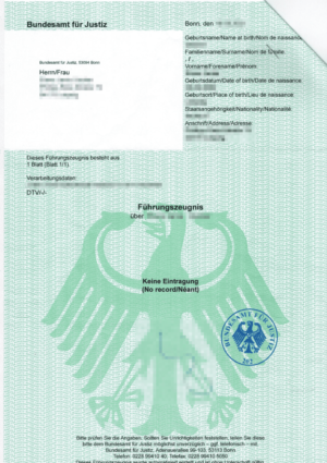 La imagen muestra un certificado de antecedentes penales alemanes para su traducción jurada.