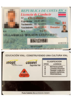 La imagen muestra una licencia de conducir de Costa Rica para la traducción al alemán.