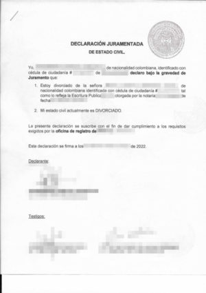 La imagen muestra una declaración juramentada de estado civil de Colombia para la traducción al alemán.