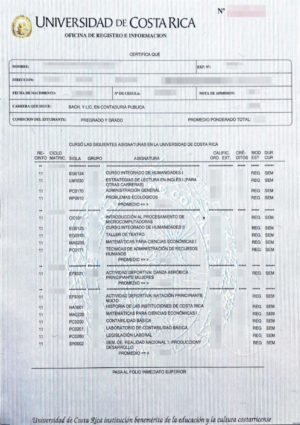 La imagen muestra un certificado de estudios de Costa Rica para la traducción al alemán.