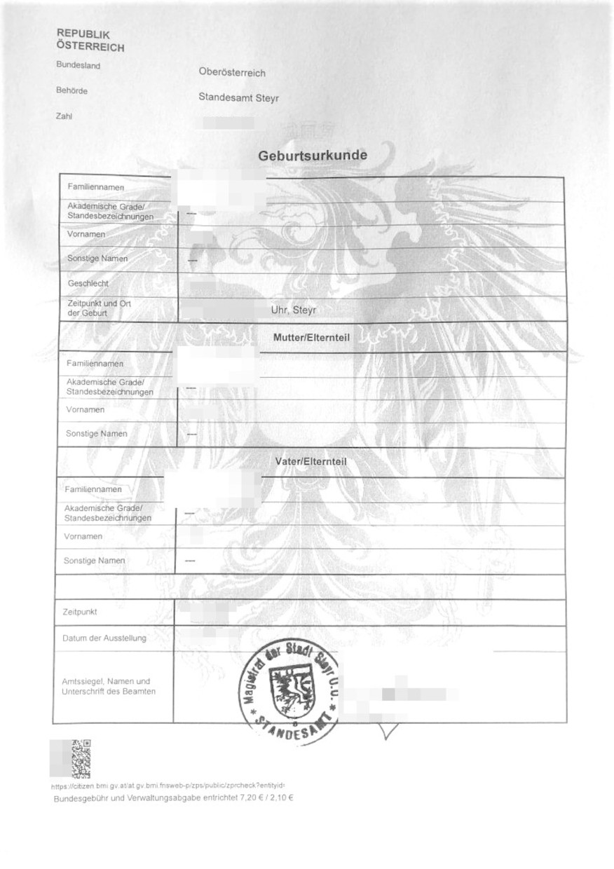 The picture shows a birth certificate from Austria for the sworn translation.