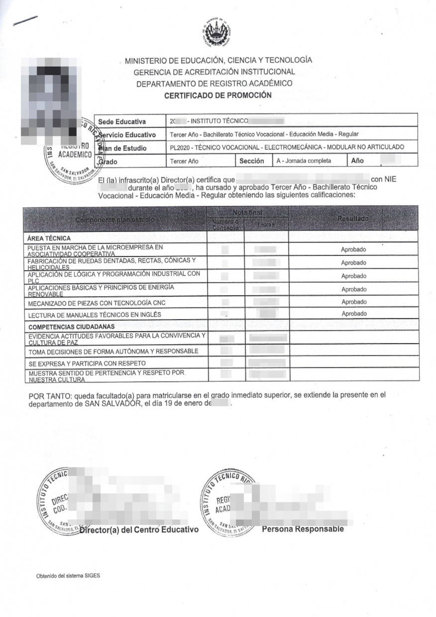 La imagen muestra un certificado de notas del Bachillerato Técnico de El Salvador para su traducción oficial al alemán.