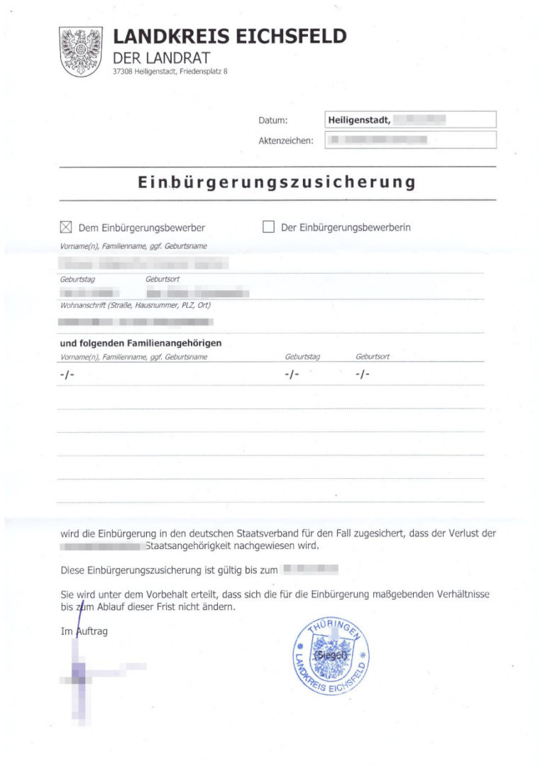 Das Bild zeigt eine deutsche Einbürgerungszusicherung zur Vorlage bei den Behörden des Herkunftslandes. Dafür muss sie beglaubigt übersetzt werden.