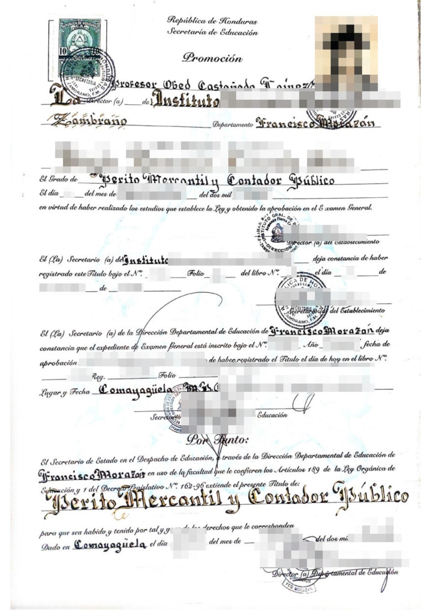 La imagen muestra una traducción jurada de un certificado de fin de estudios de Honduras.